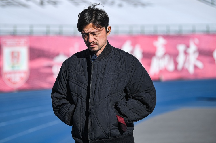 直播吧:亚泰主帅谢晖下课&在商谈解约事宜,球队11轮1胜中超垫底